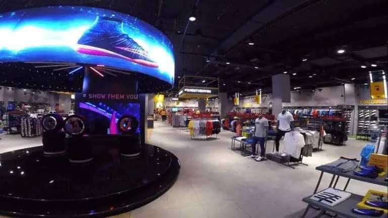 FLEXIBLE AND CURVED LED SCREENS